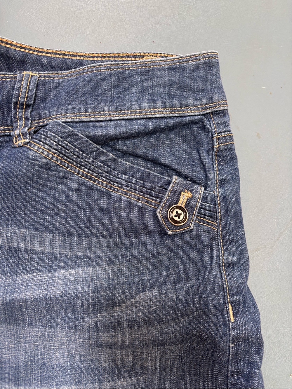 White House Black Market WHBM Blue Denim Shorts Women’s Size 14 - Picture 3 of 7